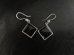 Silver Earring With Onyx Gem Stone